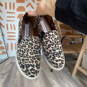 Steve Madden Leopard Slips